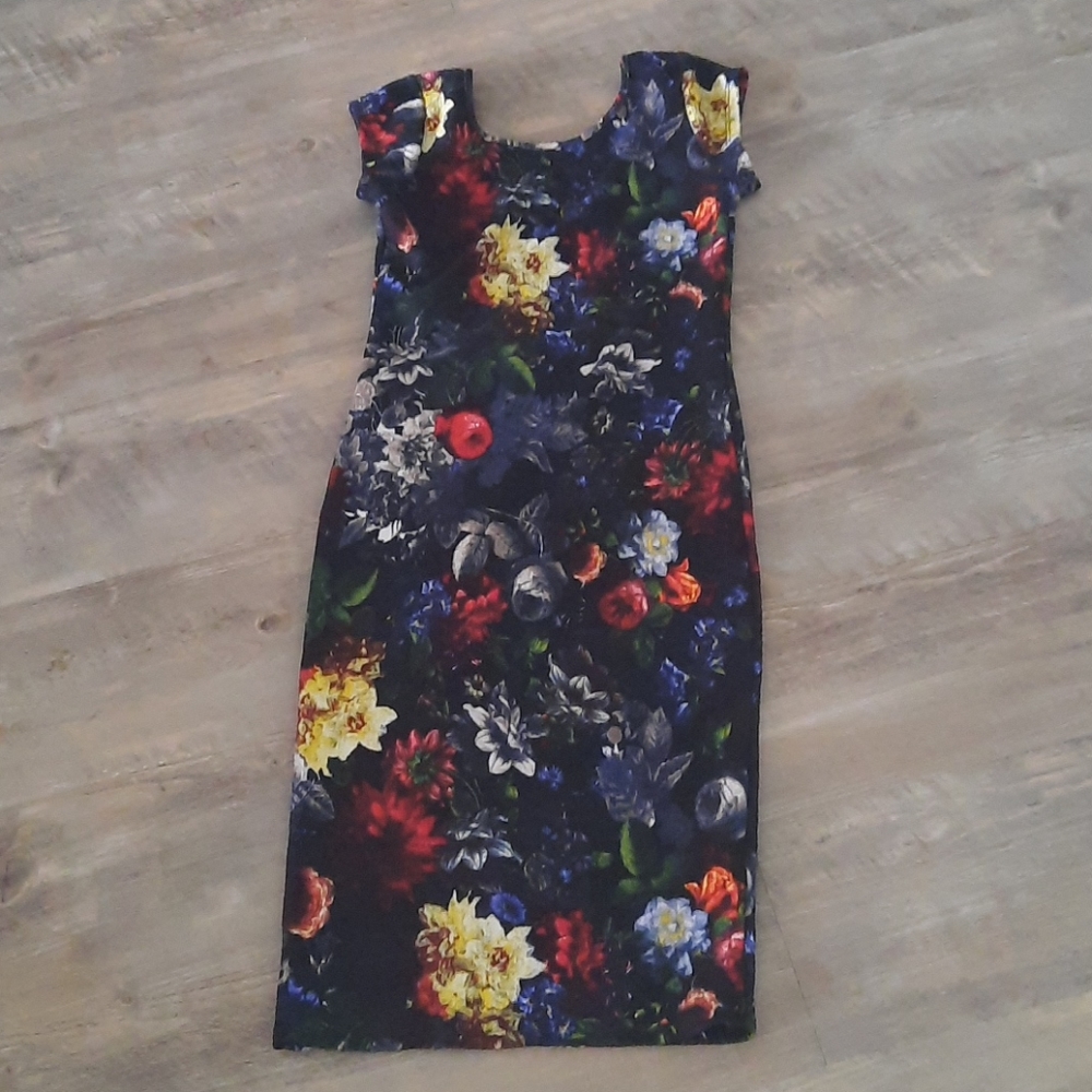 Dress‎